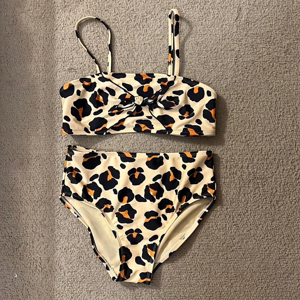 Girl’s two piece (10/12)
